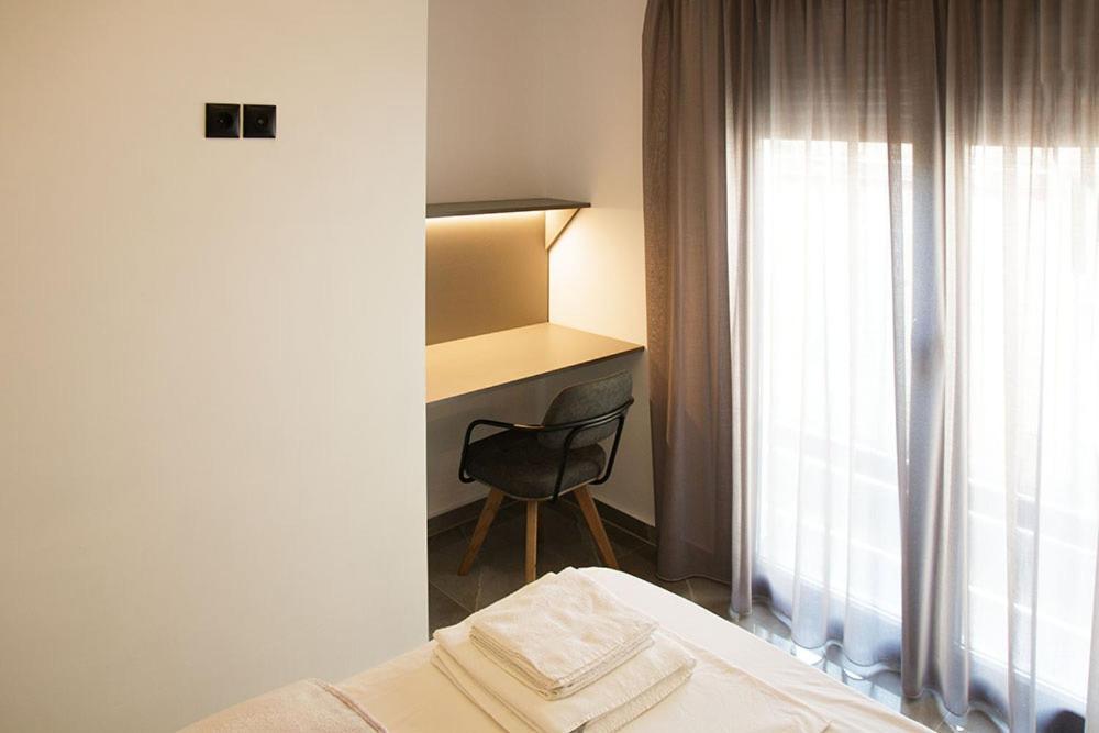 P J Luxury * Serres