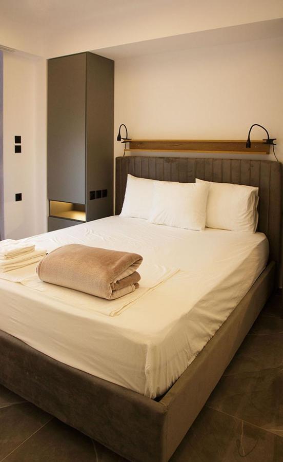 P J Luxury Apartment *